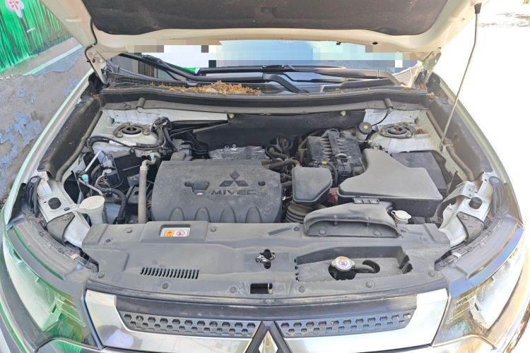 Used Mitsubishi Outlander 2020 2.0L Two-Wheel Drive Comfort Edition 7-Seater Engine Bay