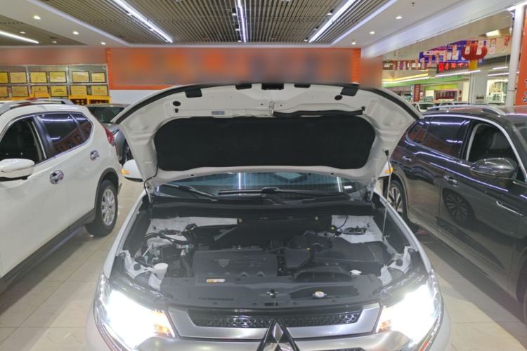 Used Mitsubishi Outlander 2020 2.0L Two-Wheel Drive Enjoyment Version 5 Seats Engine Bay
