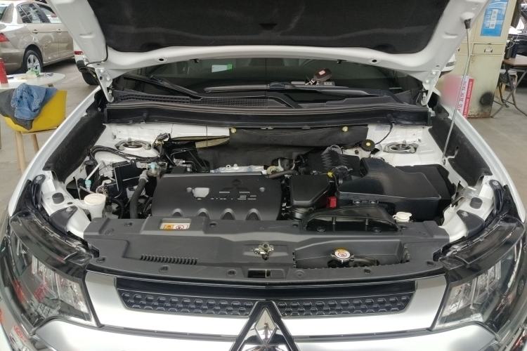 Used Mitsubishi Outlander 2020 2.4L 4x4 Zhi Xiang Edition 7-Seater Engine Bay