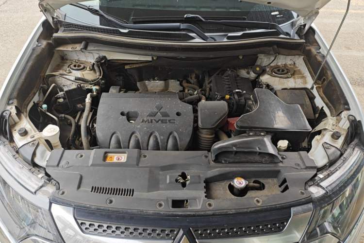 Used Mitsubishi Outlander 2020 2.4L 4x4 Zhi Xiang Edition 5 Seats Engine Bay