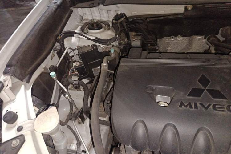 Used Mitsubishi Outlander 2020 2.0L Two-Wheel Drive Comfort Edition 7-Seater Engine Bay Right