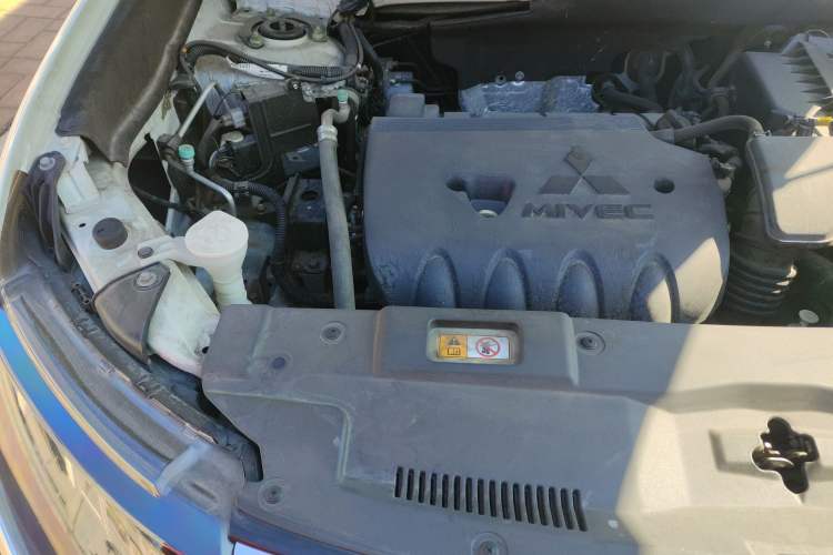 Used Mitsubishi Outlander 2020 2.4L 4x4 Zhi Xiang Edition 7-Seater Engine Bay Right