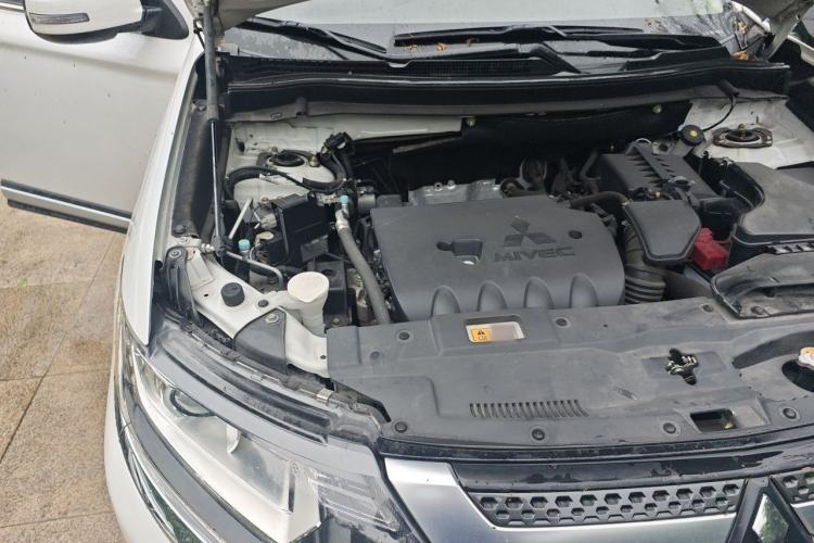 Used Mitsubishi Outlander 2020 2.0L Two-Wheel Drive Enjoyment Version 5 Seats Engine Bay Right