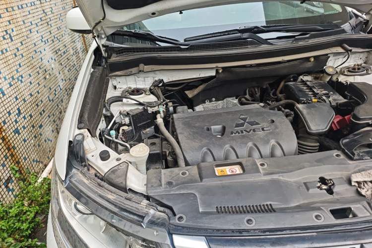 Used Mitsubishi Outlander 2020 2.0L Two-Wheel Drive Comfort Edition 5 Seats Engine Bay Right