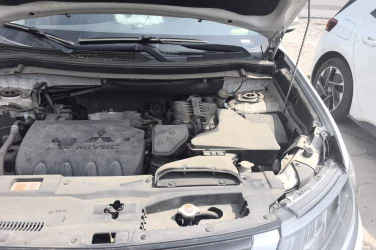Used Mitsubishi Outlander 2020 2.4L 4x4 Zhi Xiang Edition 5 Seats Engine Bay Right