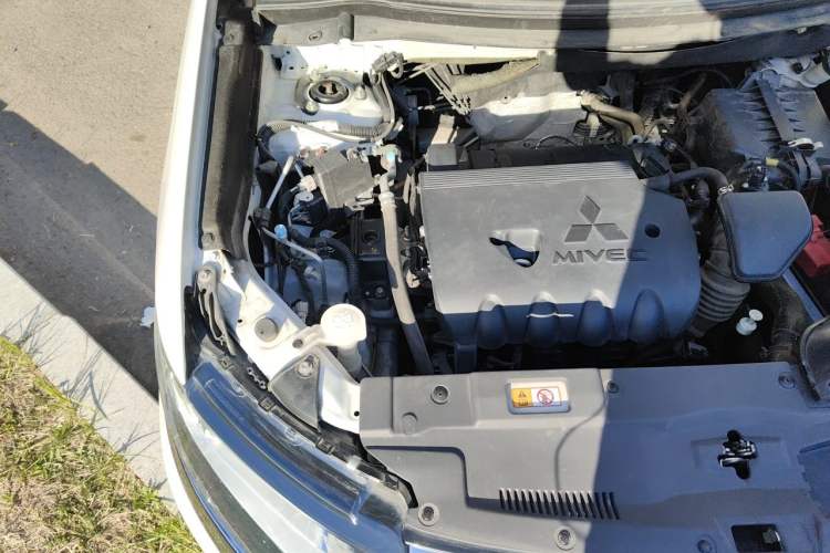 Used Mitsubishi Outlander 2020 2.0L Two-Wheel Drive Comfort Edition 5 Seats Engine Bay Right