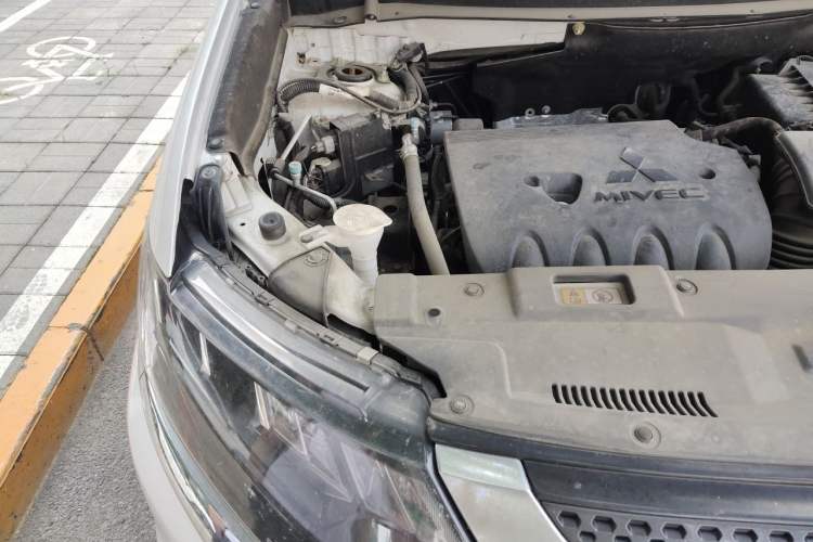 Used Mitsubishi Outlander 2020 2.4L 4x4 Zhi Xiang Edition 5 Seats Engine Bay Right
