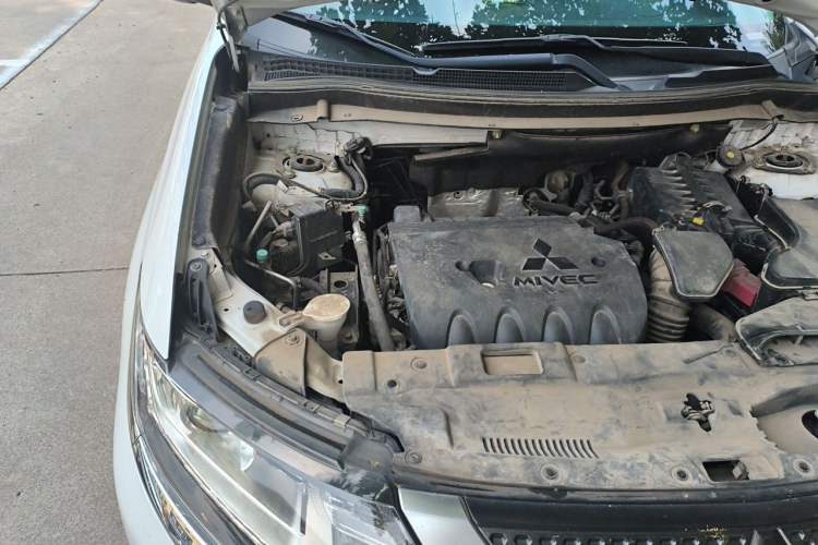 Used Mitsubishi Outlander 2020 2.0L Two-Wheel Drive Comfort Edition 5 Seats Engine Bay Right
