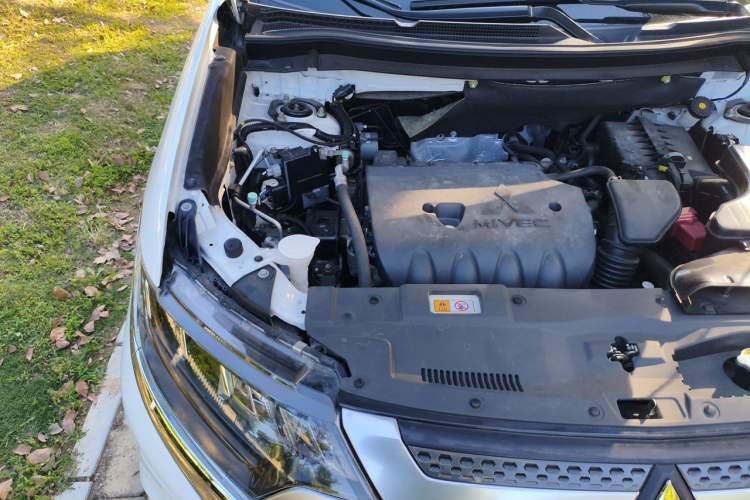 Used Mitsubishi Outlander 2020 2.4L 4x4 Zhi Xiang Edition 5 Seats Engine Bay Right