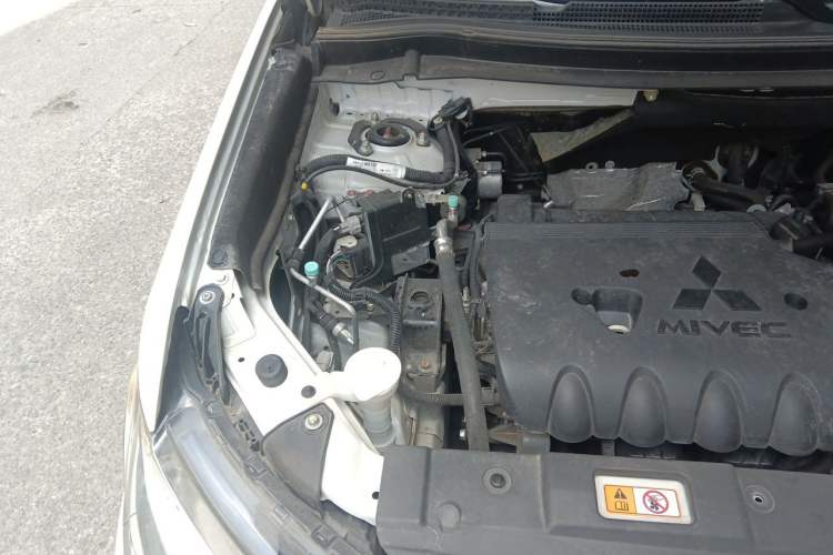 Used Mitsubishi Outlander 2020 2.0L Two-Wheel Drive Comfort Edition 7-Seater Engine Bay Right