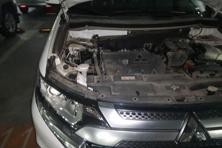 Used Mitsubishi Outlander 2020 2.0L Two-Wheel Drive Comfort Edition 7-Seater Engine Bay Right
