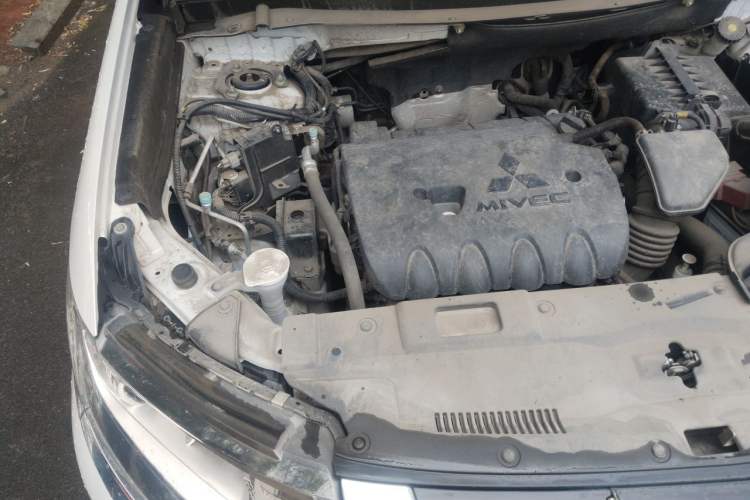 Used Mitsubishi Outlander 2020 2.0L Two-Wheel Drive Enjoyment Version 5 Seats Engine Bay Right