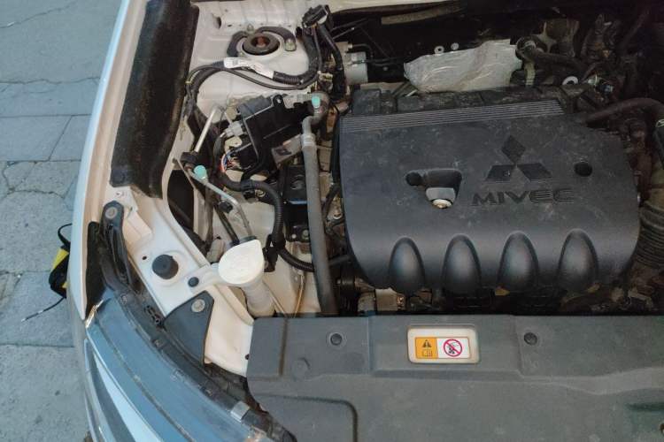 Used Mitsubishi Outlander 2020 2.0L Two-Wheel Drive Enjoyment Version 5 Seats Engine Bay Right