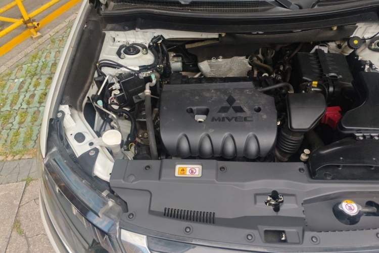 Used Mitsubishi Outlander 2020 2.4L 4x4 Zhi Xiang Edition 7-Seater Engine Bay Right