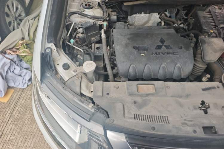 Used Mitsubishi Outlander 2020 2.0L Two-Wheel Drive Enjoyment Version 5 Seats Engine Bay Right