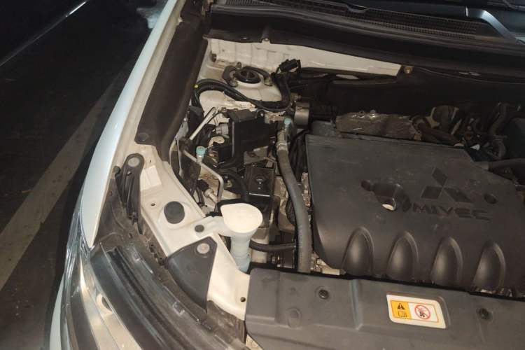 Used Mitsubishi Outlander 2020 2.0L Two-Wheel Drive Comfort Edition 7-Seater Engine Bay Right