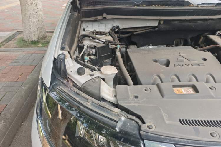 Used Mitsubishi Outlander 2020 2.4L 4x4 Zhi Xiang Edition 5 Seats Engine Bay Right