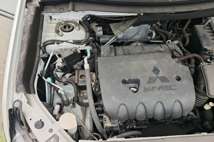 Used Mitsubishi Outlander 2020 2.0L Two-Wheel Drive Enjoyment Version 5 Seats Engine Bay Right