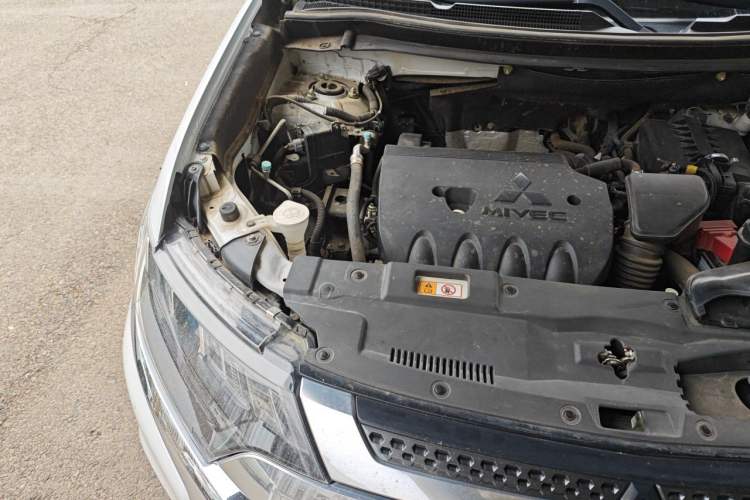 Used Mitsubishi Outlander 2020 2.4L 4x4 Zhi Xiang Edition 5 Seats Engine Bay Right