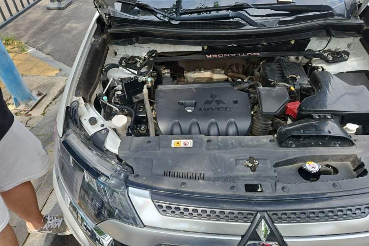 Used Mitsubishi Outlander 2020 2.4L 4x4 Zhi Xiang Edition 7-Seater Engine Bay Right