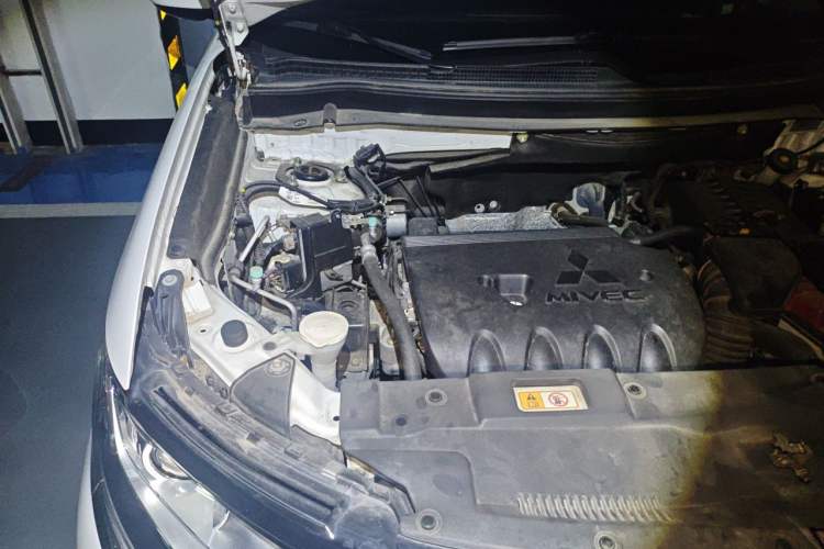 Used Mitsubishi Outlander 2020 2.0L Two-Wheel Drive Enjoyment Version 5 Seats Engine Bay Right