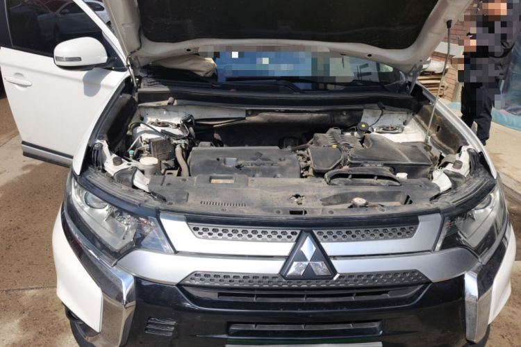 Used Mitsubishi Outlander 2020 2.0L Two-Wheel Drive Enjoyment Version 5 Seats Engine Bay Right