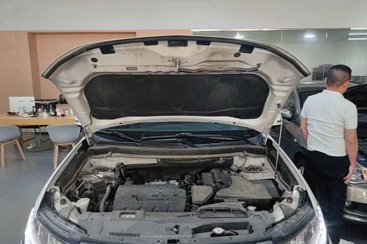 Used Mitsubishi Outlander 2020 2.4L 4x4 Zhi Xiang Edition 7-Seater Engine Bay