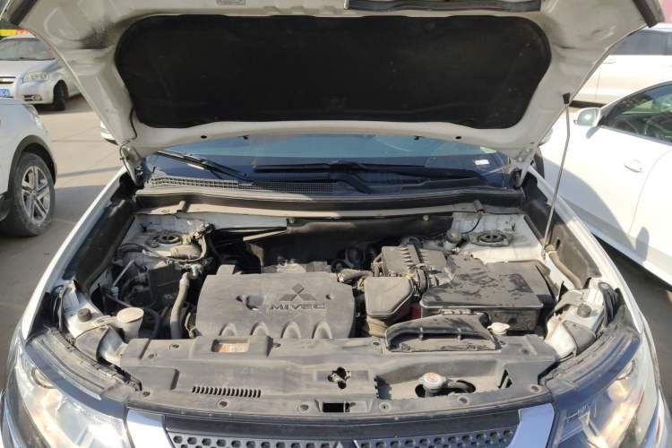 Used Mitsubishi Outlander 2020 2.0L Two-Wheel Drive Enjoyment Version 5 Seats Engine Bay