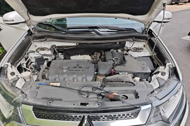 Used Mitsubishi Outlander 2020 2.0L Two-Wheel Drive Comfort Edition 7-Seater Engine Bay