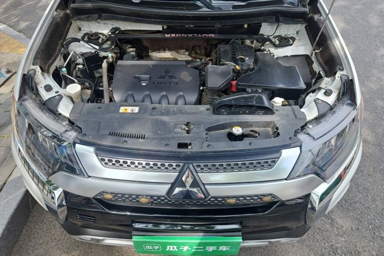 Used Mitsubishi Outlander 2020 2.4L 4x4 Zhi Xiang Edition 7-Seater Engine Bay