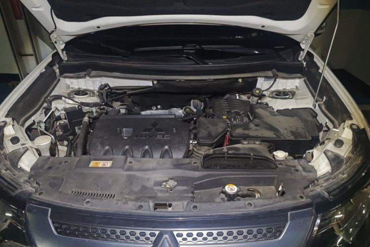 Used Mitsubishi Outlander 2020 2.0L Two-Wheel Drive Enjoyment Version 5 Seats Engine Bay
