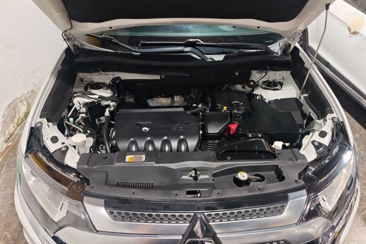 Used Mitsubishi Outlander 2020 2.0L Two-Wheel Drive Enjoyment Version 5 Seats Engine Bay
