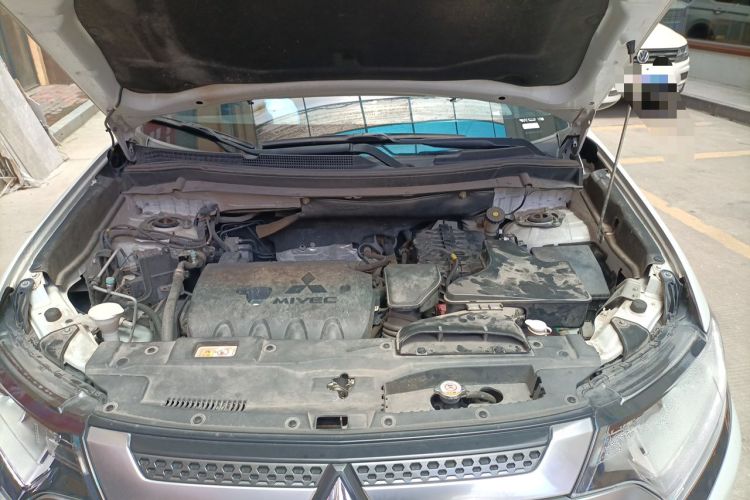 Used Mitsubishi Outlander 2020 2.0L Two-Wheel Drive Enjoyment Version 5 Seats Engine Bay