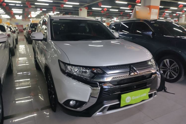 Used Mitsubishi Outlander 2020 2.0L Two-Wheel Drive Enjoyment Version 5 Seats Exterior 1