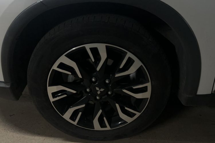 Used Mitsubishi Outlander 2020 2.4L 4x4 Zhi Xiang Edition 7-Seater Exterior 1