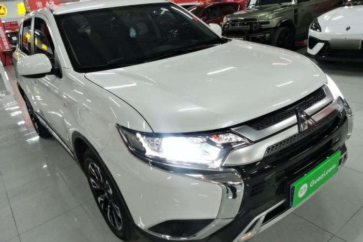 Used Mitsubishi Outlander 2020 2.0L Two-Wheel Drive Comfort Edition 5 Seats Exterior 1