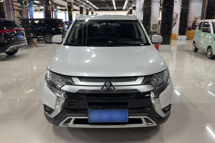 Used Mitsubishi Outlander 2020 2.0L Two-Wheel Drive Comfort Edition 5 Seats Exterior 1