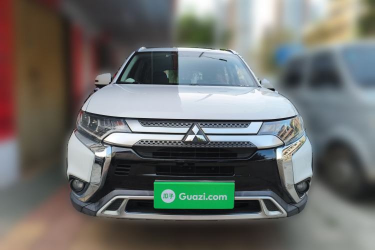 Used Mitsubishi Outlander 2020 2.4L 4x4 Zhi Xiang Edition 7-Seater Exterior 1
