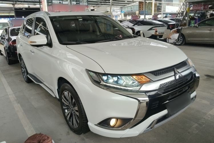 Used Mitsubishi Outlander 2020 2.4L 4x4 Zhi Xiang Edition 7-Seater Exterior 1