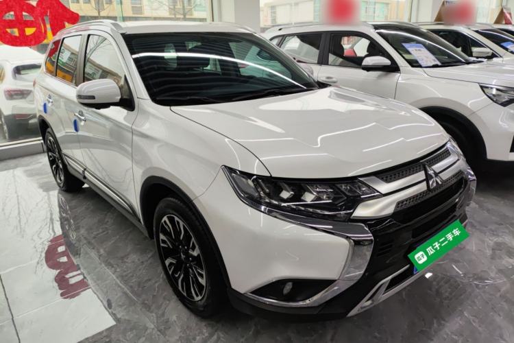 Used Mitsubishi Outlander 2020 2.4L 4x4 Zhi Xiang Edition 7-Seater Exterior 1