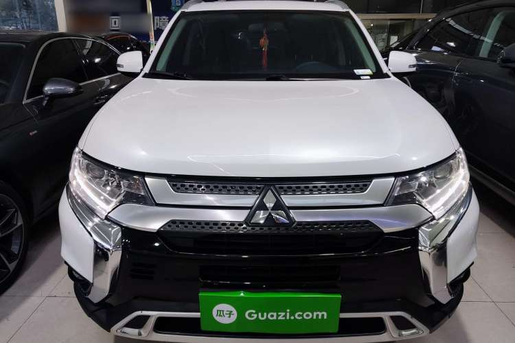 Used Mitsubishi Outlander 2020 2.0L Two-Wheel Drive Enjoyment Version 5 Seats Exterior 1