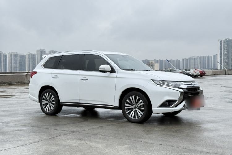 Used Mitsubishi Outlander 2020 2.4L 4x4 Zhi Xiang Edition 7-Seater Exterior 10