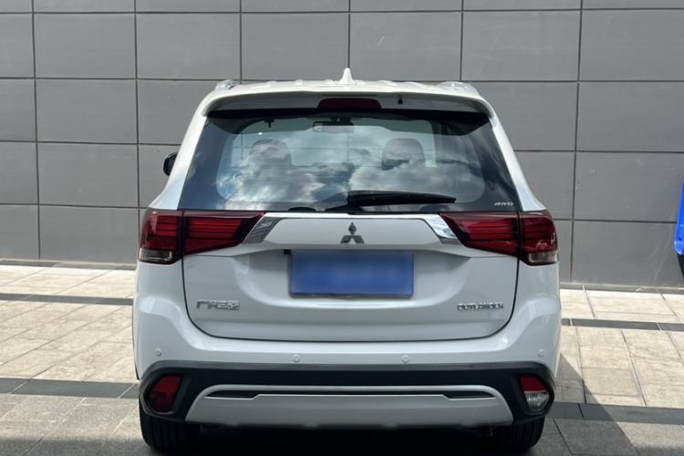 Used Mitsubishi Outlander 2020 2.4L 4x4 Zhi Xiang Edition 5 Seats Exterior 2