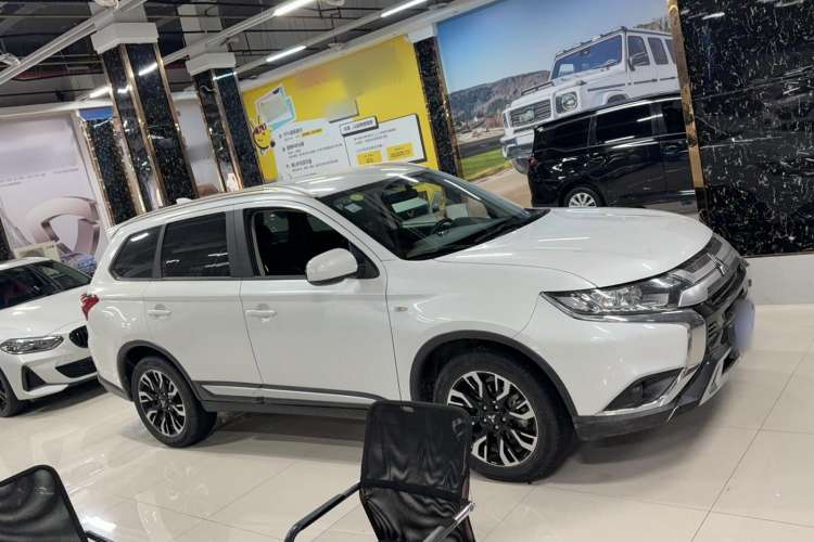 Used Mitsubishi Outlander 2020 2.0L Two-Wheel Drive Comfort Edition 5 Seats Exterior 2