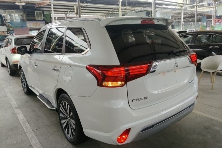 Used Mitsubishi Outlander 2020 2.4L 4x4 Zhi Xiang Edition 7-Seater Exterior 2