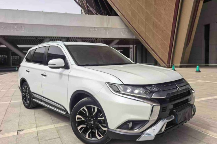 Used Mitsubishi Outlander 2020 2.4L 4x4 Zhi Xiang Edition 5 Seats Exterior 2