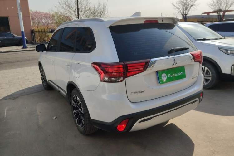 Used Mitsubishi Outlander 2020 2.0L Two-Wheel Drive Enjoyment Version 5 Seats Exterior 2