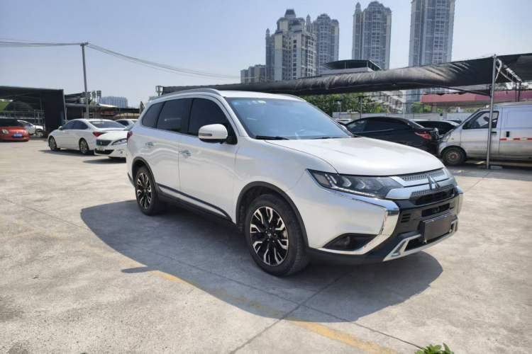 Used Mitsubishi Outlander 2020 2.4L 4x4 Zhi Xiang Edition 5 Seats Exterior 2