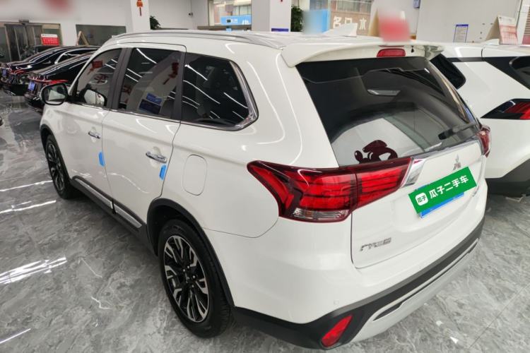 Used Mitsubishi Outlander 2020 2.4L 4x4 Zhi Xiang Edition 7-Seater Exterior 2