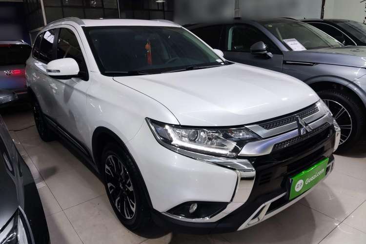 Used Mitsubishi Outlander 2020 2.0L Two-Wheel Drive Enjoyment Version 5 Seats Exterior 2